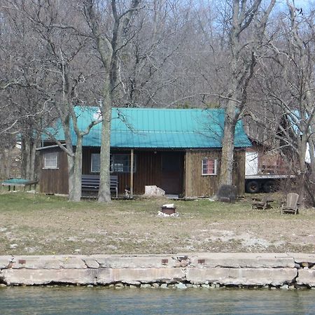 Lake Wolsey Cabins Hotel Gore Bay Екстериор снимка