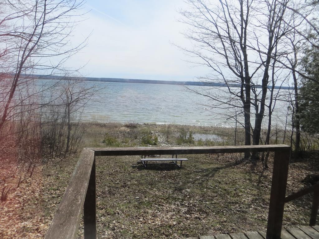 Lake Wolsey Cabins Hotel Gore Bay Екстериор снимка