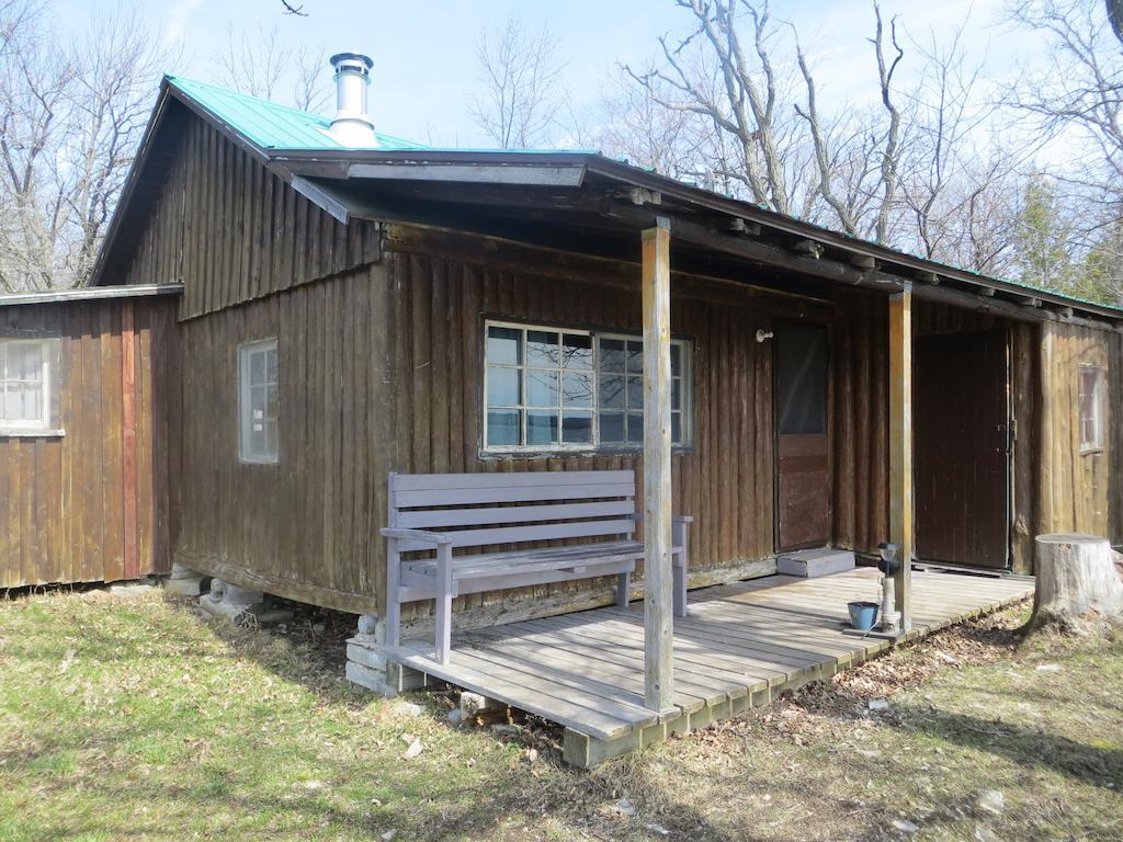 Lake Wolsey Cabins Hotel Gore Bay Екстериор снимка