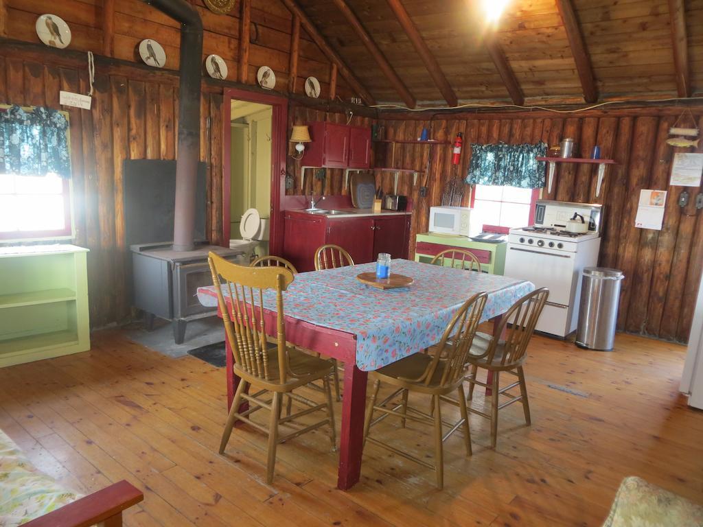 Lake Wolsey Cabins Hotel Gore Bay Екстериор снимка
