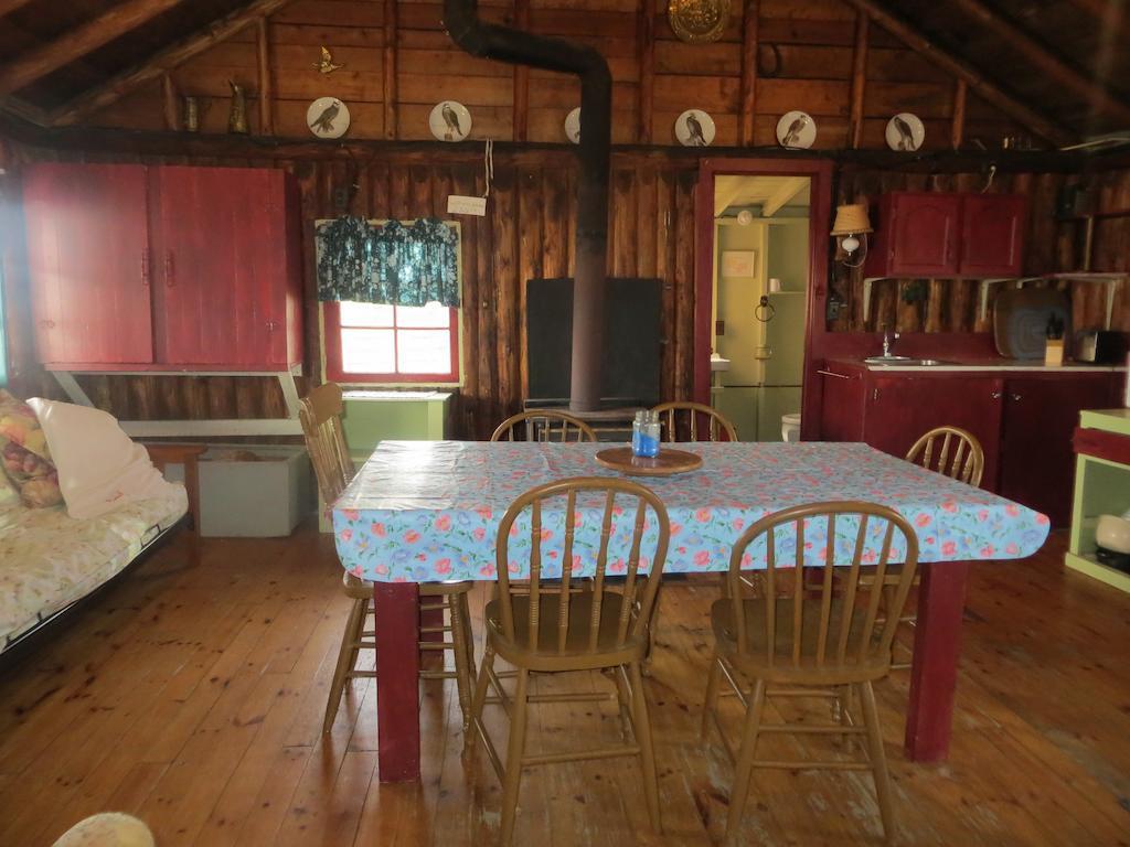 Lake Wolsey Cabins Hotel Gore Bay Стая снимка