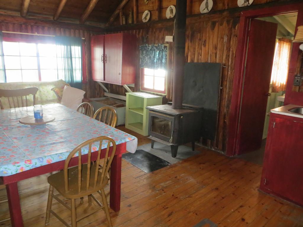 Lake Wolsey Cabins Hotel Gore Bay Стая снимка