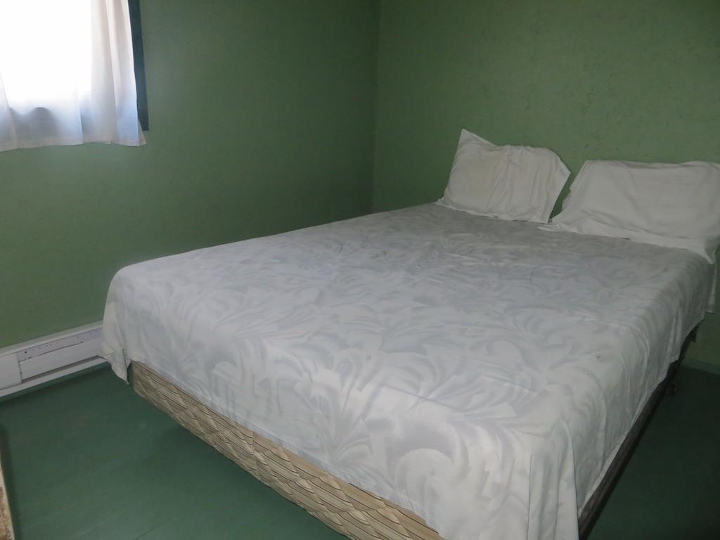 Lake Wolsey Cabins Hotel Gore Bay Стая снимка