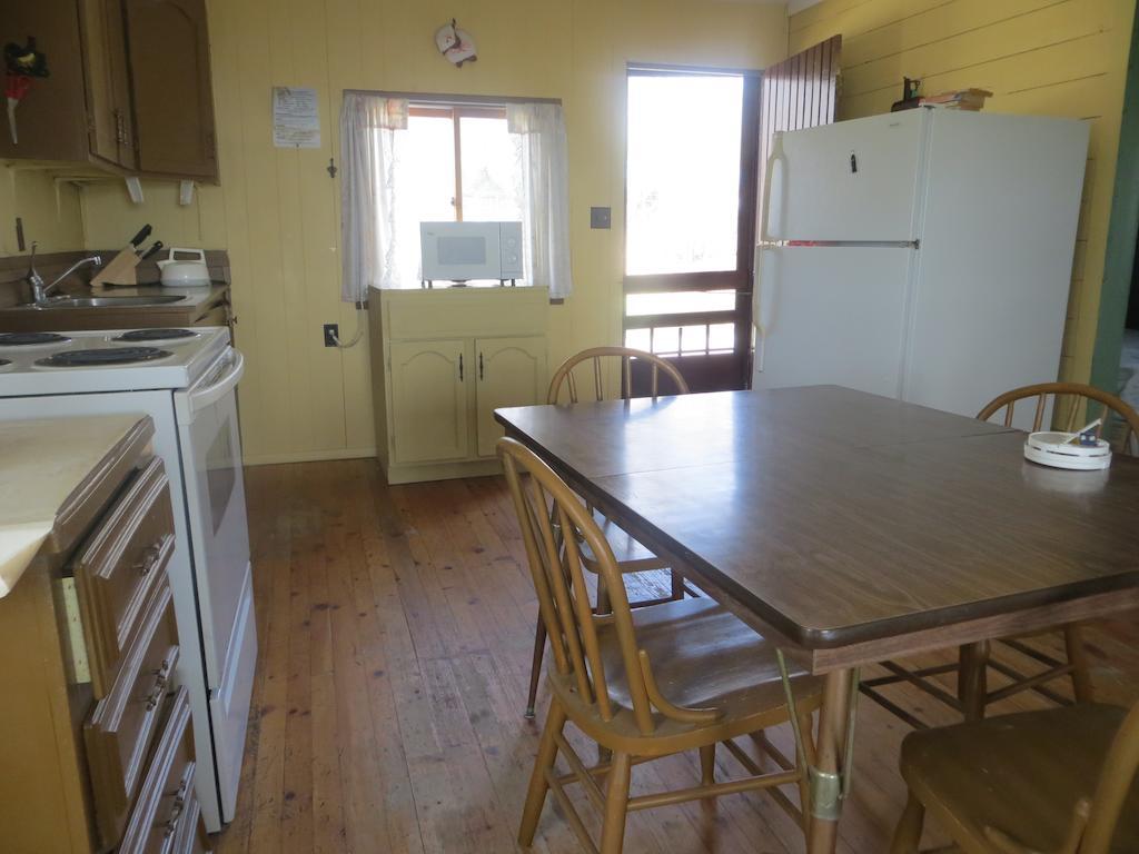 Lake Wolsey Cabins Hotel Gore Bay Стая снимка