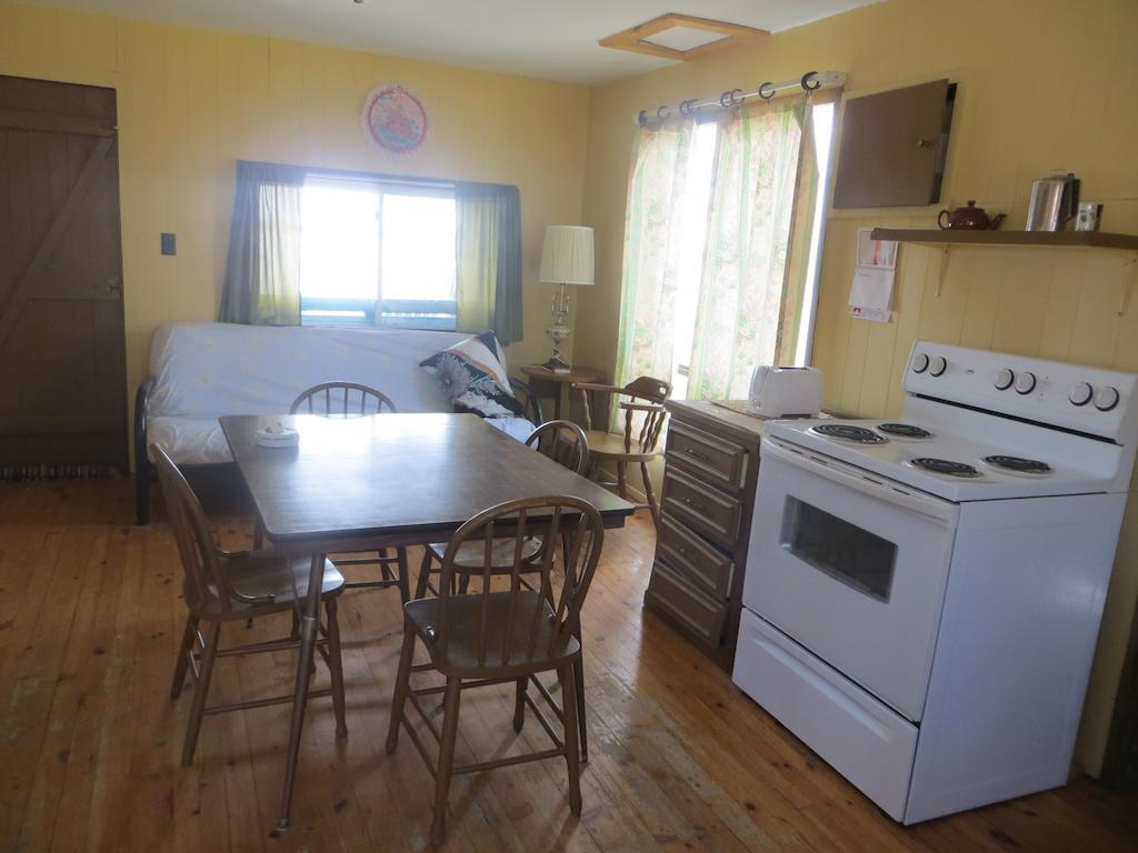 Lake Wolsey Cabins Hotel Gore Bay Стая снимка